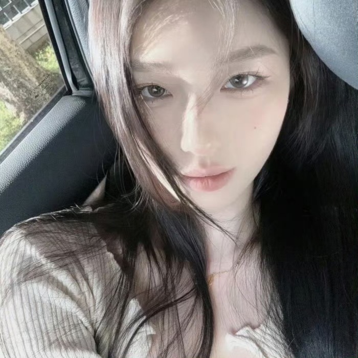 伴游女生左美美的资料