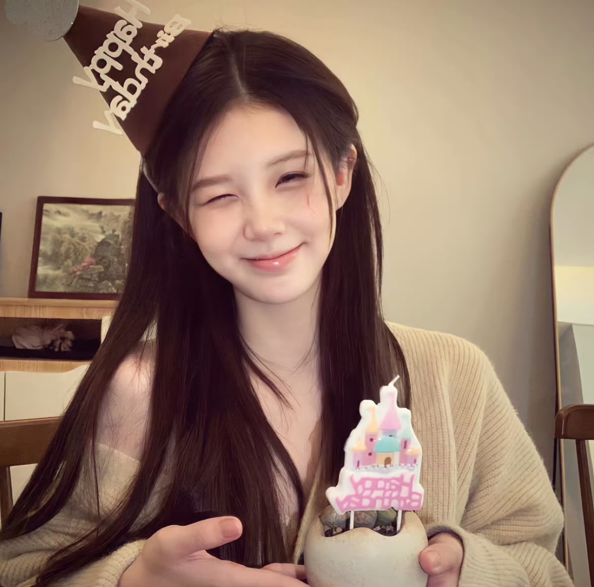伴游女生虞听露的资料