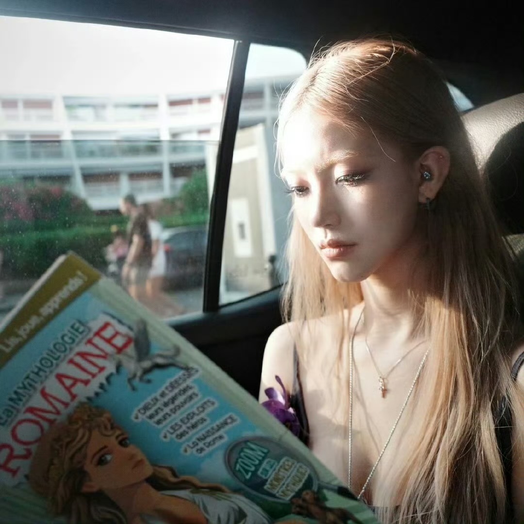 伴游女生建颖然的资料