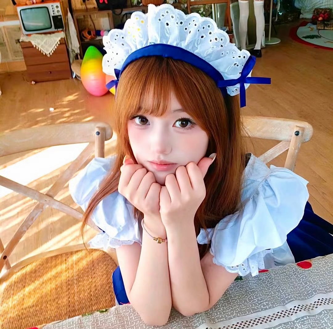 伴游女生艾靖荷的资料