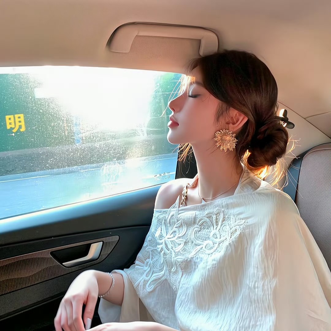 伴游女生进子舒的资料