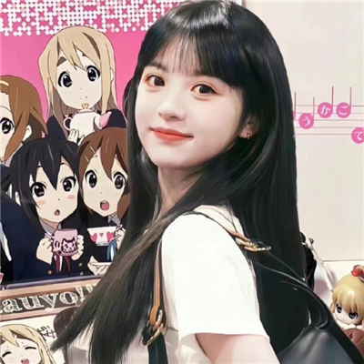 伴游女生牵元英的资料