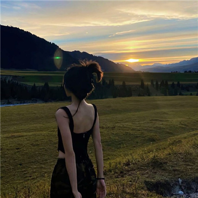 伴游女生沈向露的资料