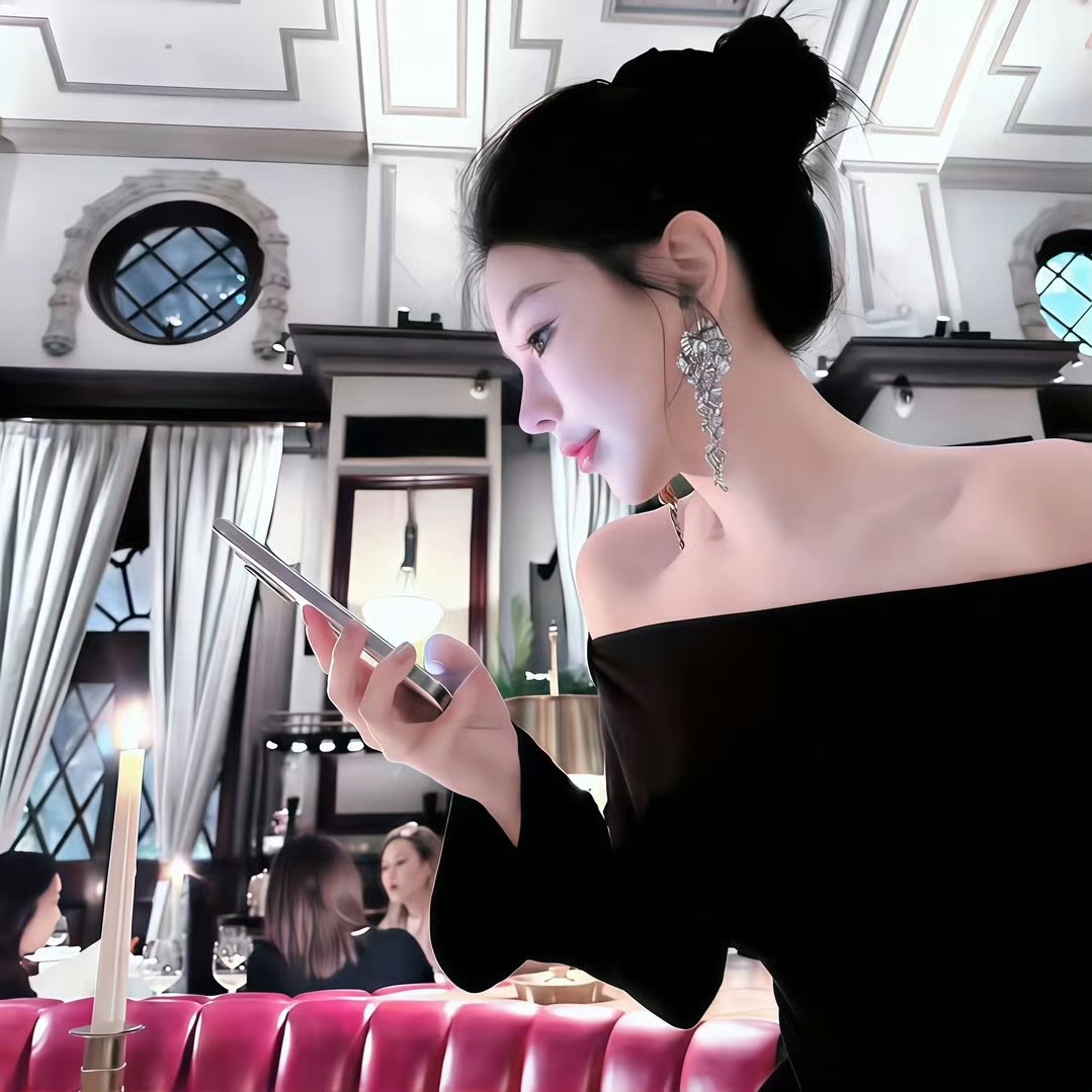 伴游女生宋琳的资料