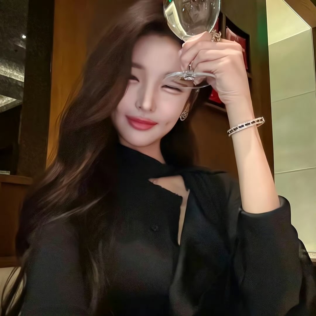 伴游女生听寒的资料