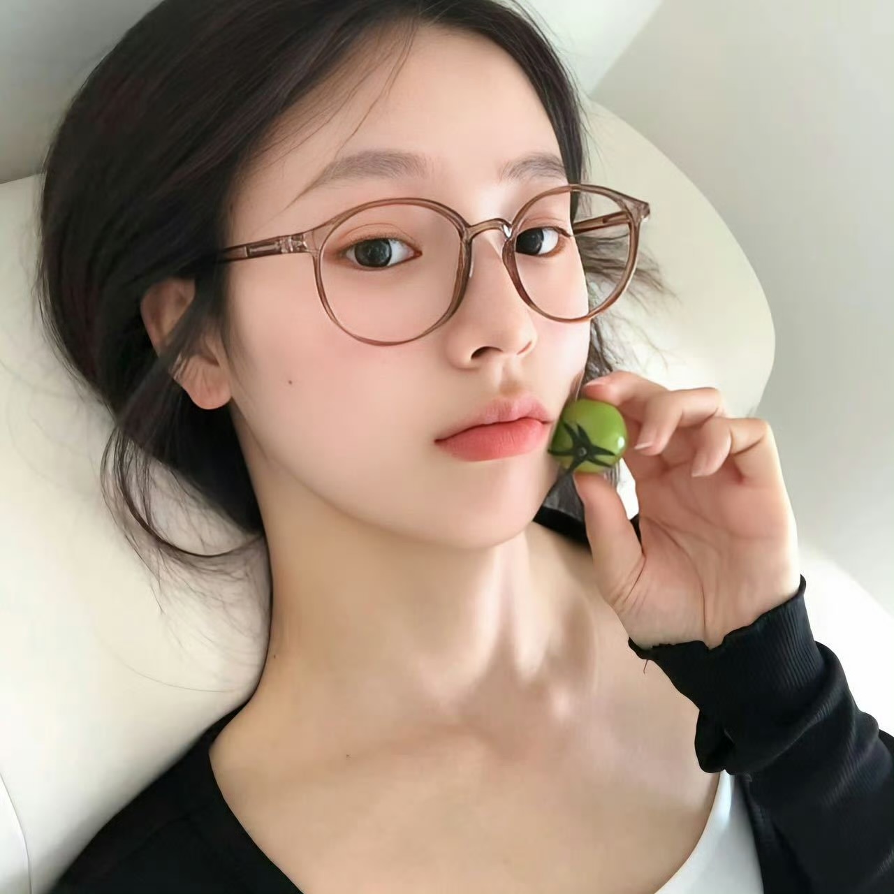 伴游女生何芷蓝的资料