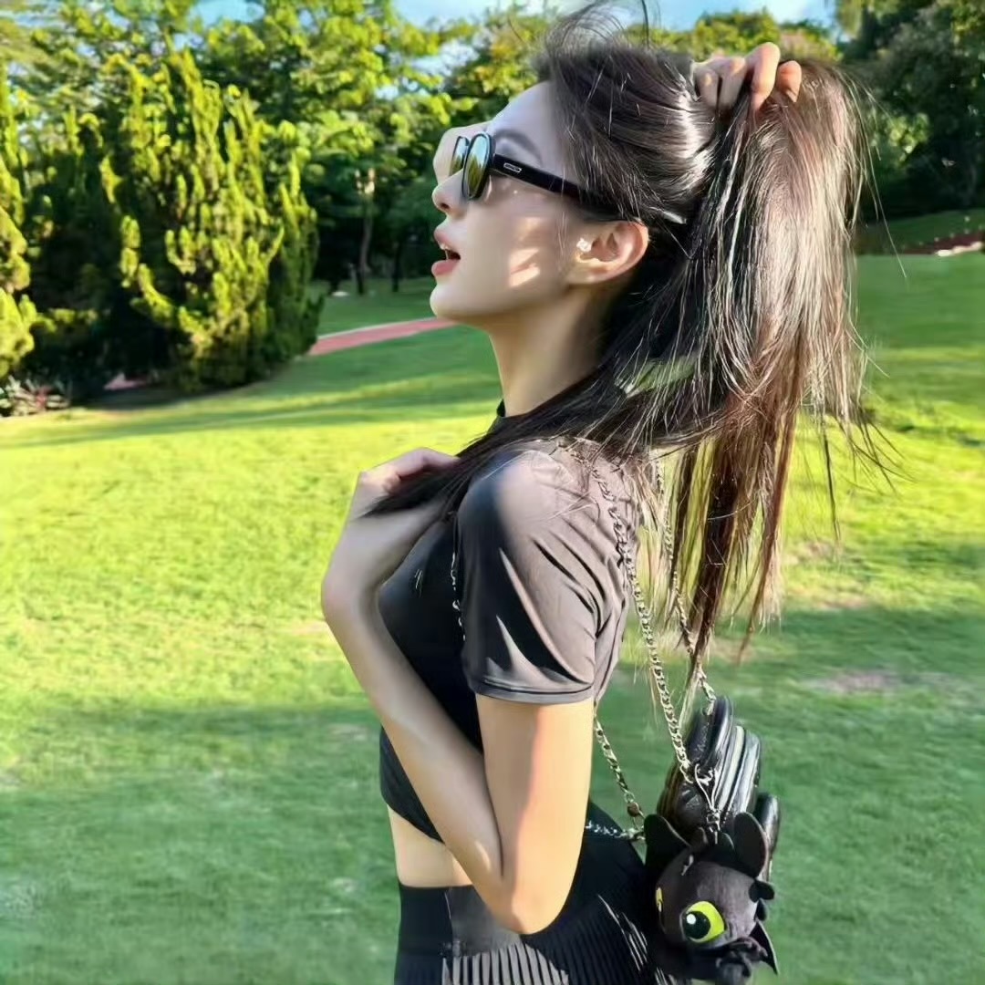 伴游女生 Nicola Isabel的资料