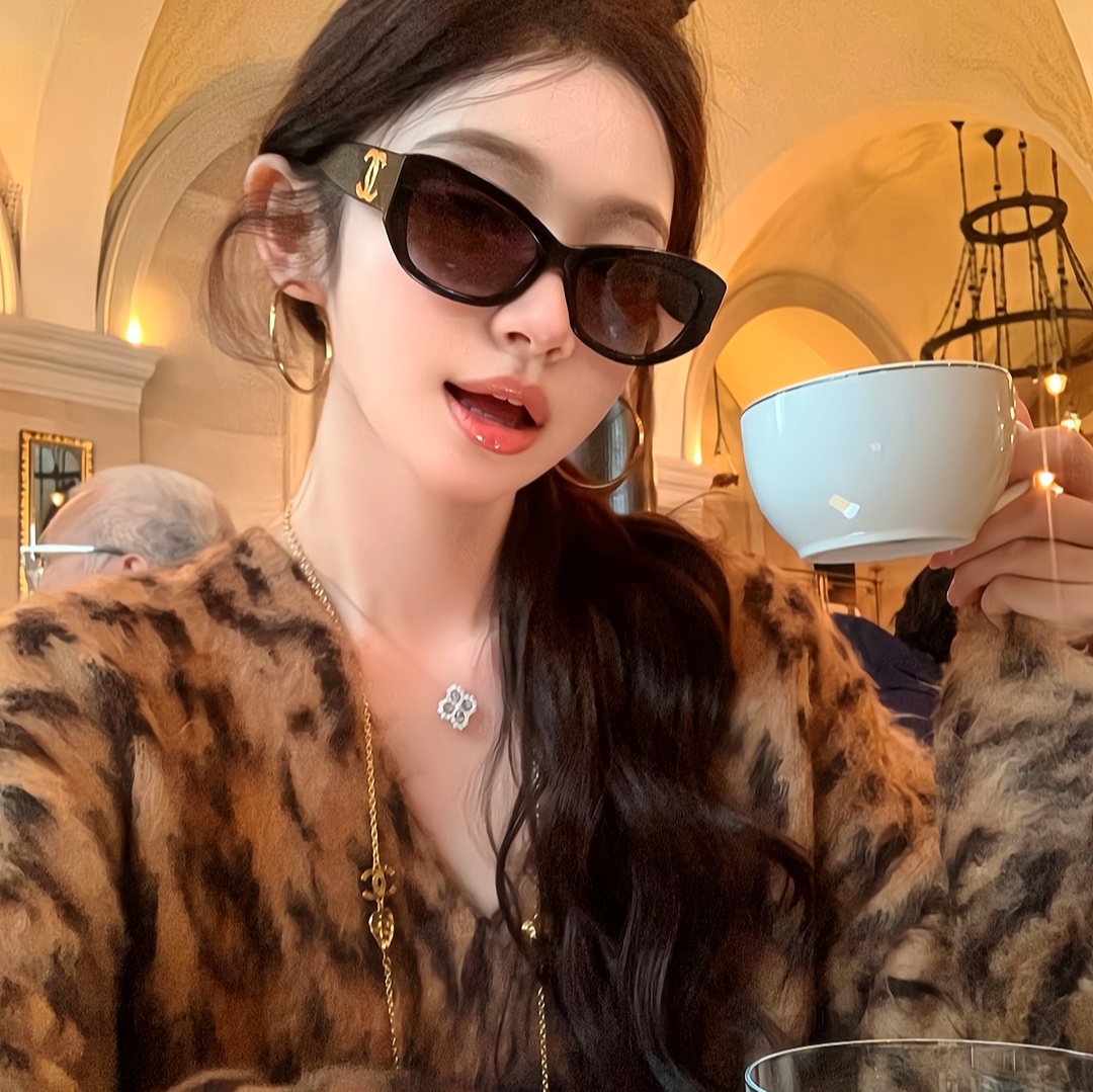 伴游女生徐含之的资料