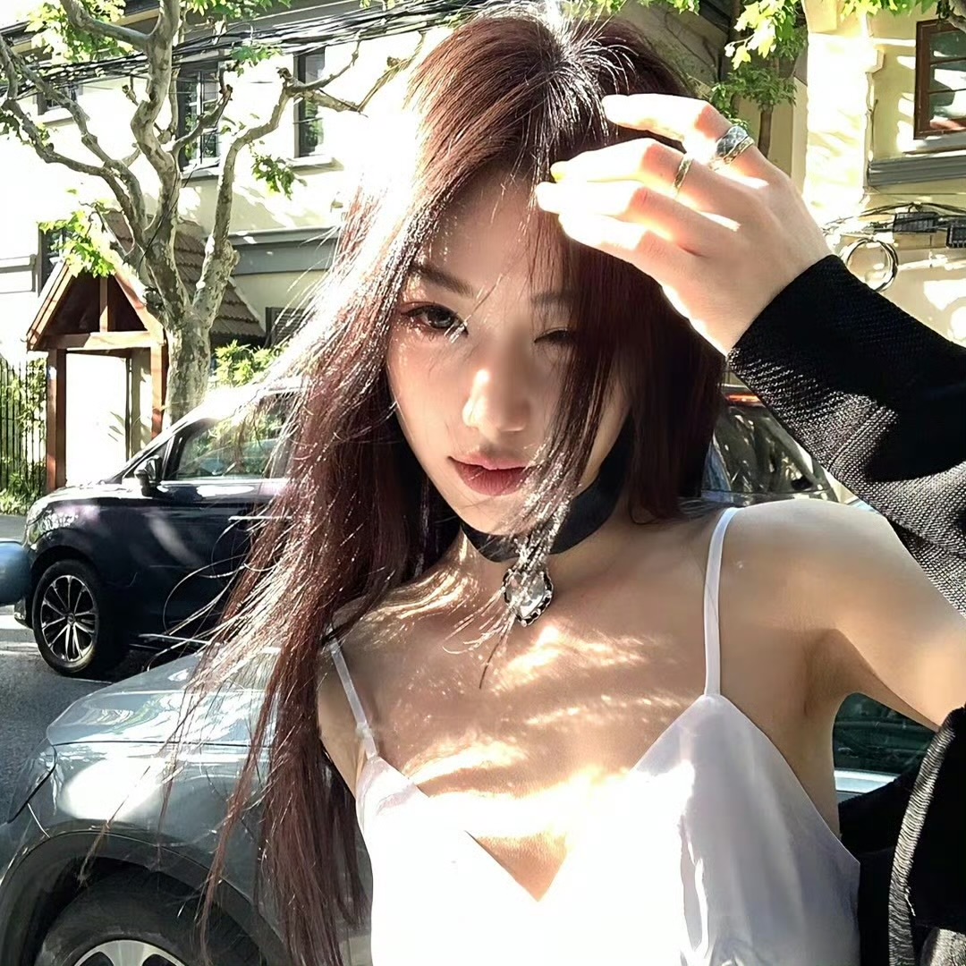 伴游女生香天的资料