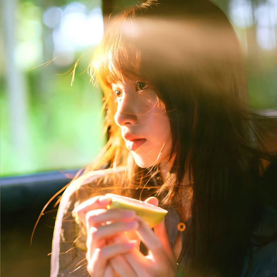 伴游女生余存纯的资料