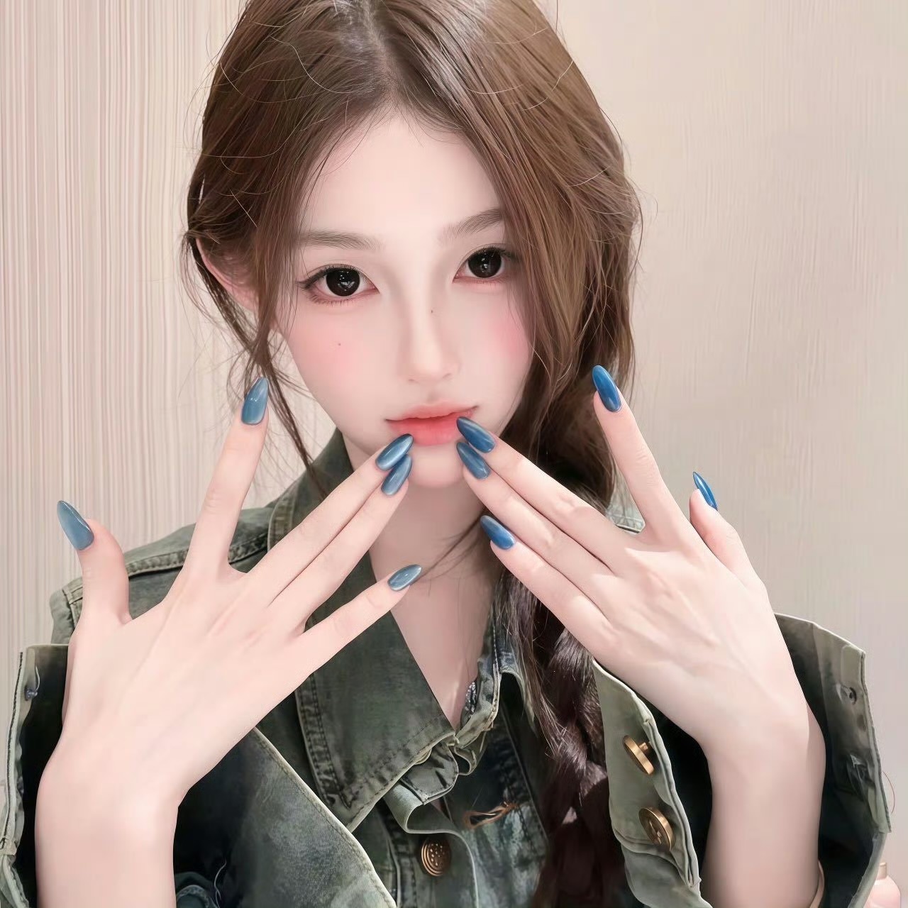 伴游女生秦施婉的资料