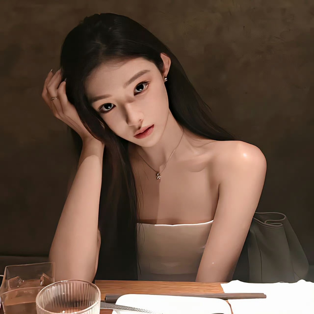 伴游女生乔静依的资料