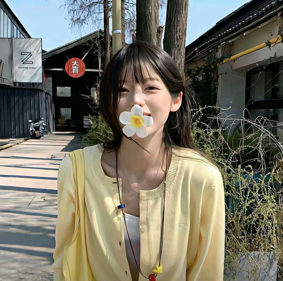 伴游女生鹿微微的资料