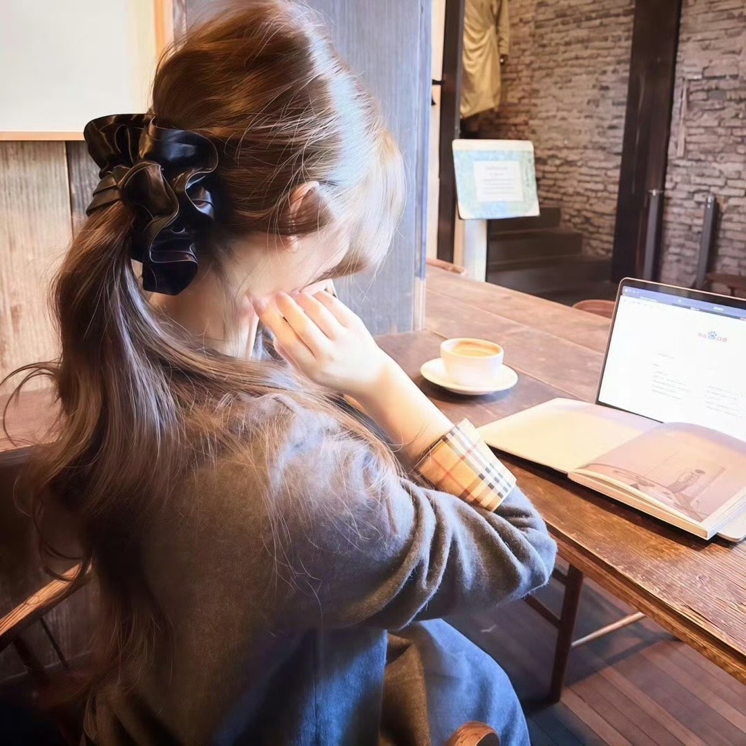 伴游女生陈曦的资料