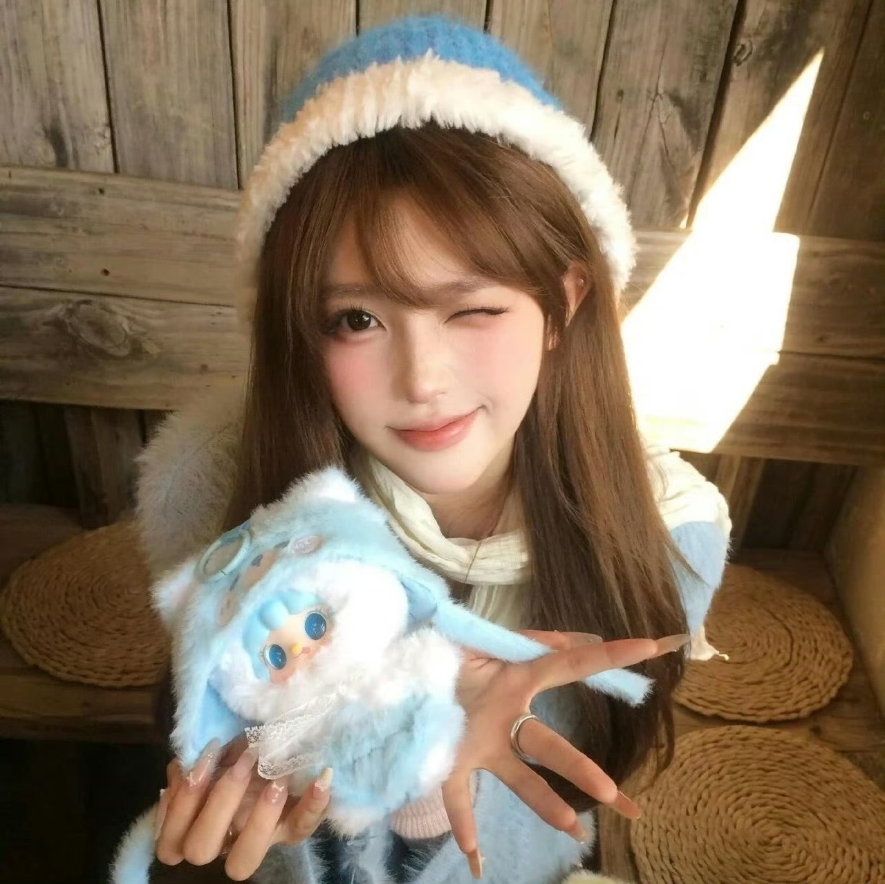 伴游女生岳晓的资料